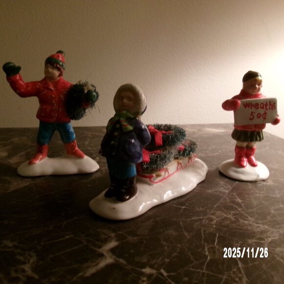 Dept 56 Original Snow Village "Wreaths For Sale" (set of 3 only ) #5408-9 - Picture 2 of 5